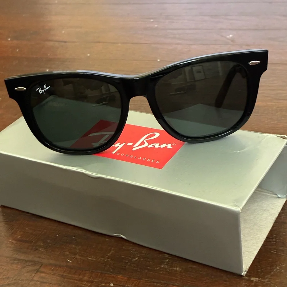 Ray-Ban Black Wayfarer Sunglasses